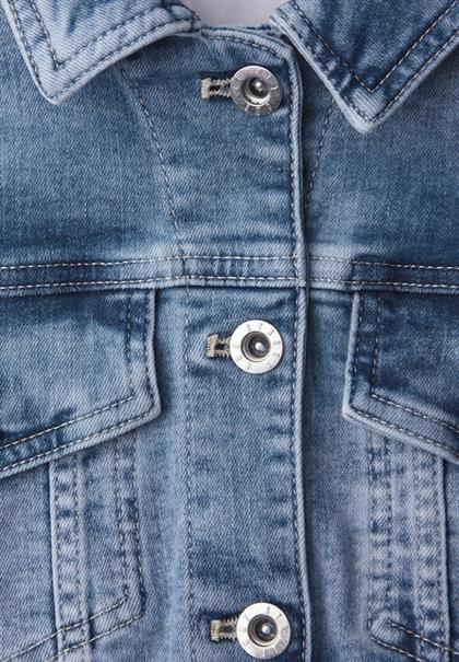 Jeansjacke mit Brusttaschen und Knöpfen medium blue wash