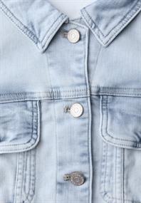 Jeansjacke mit Brusttaschen und Knöpfen ultra bleach wash