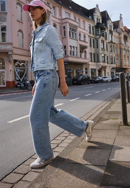 Jeansjacke mit Brusttaschen und Knöpfen ultra bleach wash