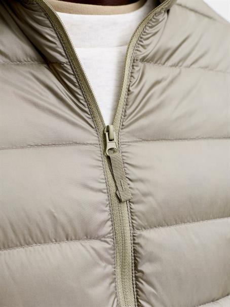 JJEBERG LIGHT DOWN COLLAR PUFFER NOOS vetiver