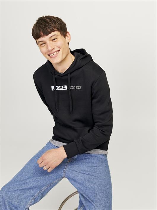 jjecorp-logo-sweat-hood-play-noos-black2