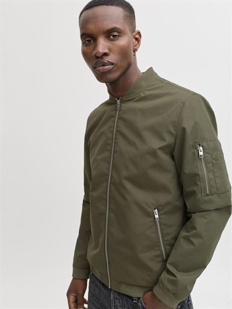 JJERUSH BOMBER NOOS dusty olive