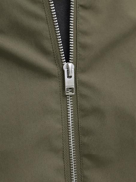 JJERUSH BOMBER NOOS dusty olive