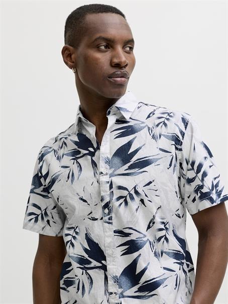 JJHONOLULU AOP SHIRT SS cloud dancer