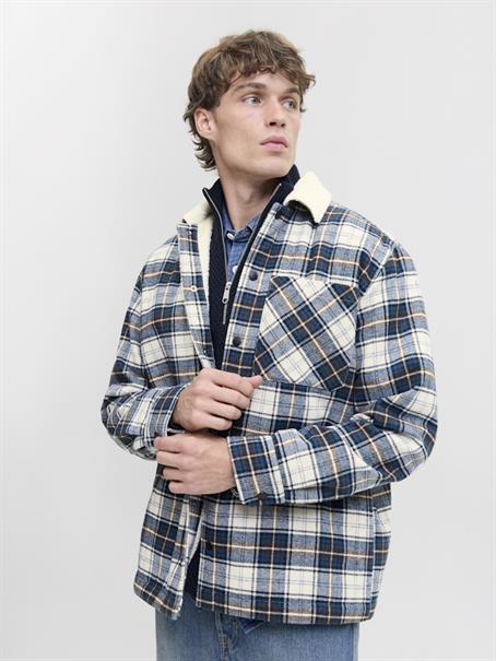 JJZAC TEDDY OVERSHIRT LS cloud dancer