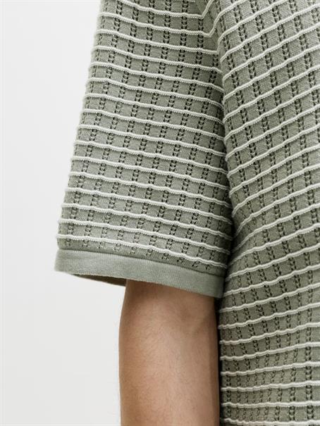 JORNANTUCKET KNIT SPLIT NECK POLO SA26 seagrass