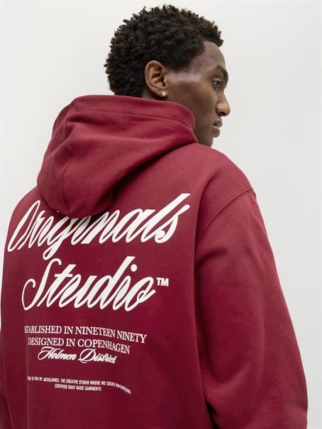 JORNORREBRO TYPO BACK SWEAT HOOD SN tibetan red