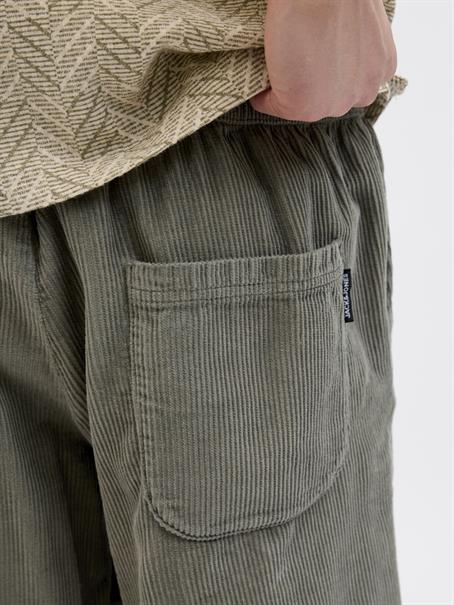 JPSTBILL CORDUROY JOGGER SHORTS SRT SN mulled basil