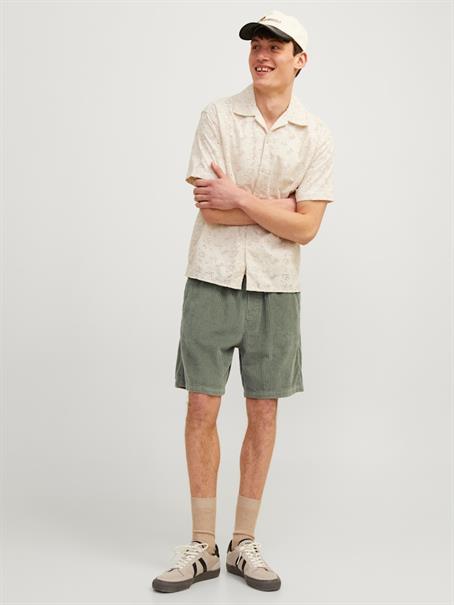 -JPSTBILL JJJUMBO CORDUROY JOGGER SHORT laurel wreath