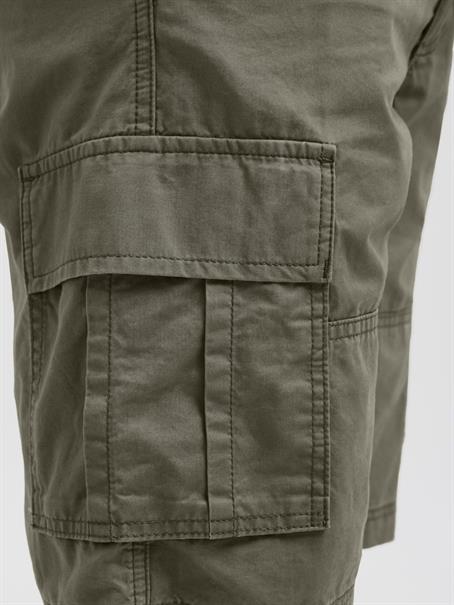 JPSTCOLE MATEO CARGO SHORT MID SN olive night