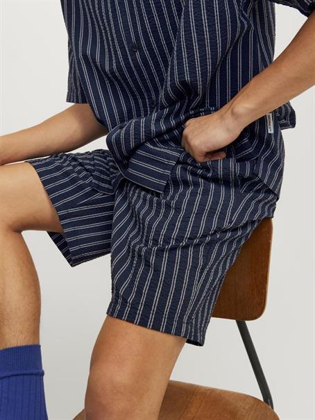 JPSTJAIDEN PALMA SEERSUCKER SHORT SRT dunkelblau2