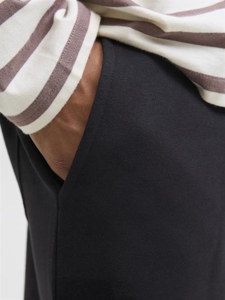 JPSTKANE BRADLEY UNCUFFED SWT PANTS NOOS black