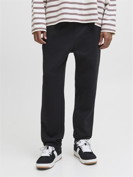 JPSTKANE BRADLEY UNCUFFED SWT PANTS NOOS black