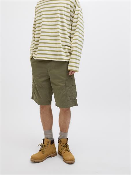 JWHZEUS CARGO SHORTS MID SN olive night