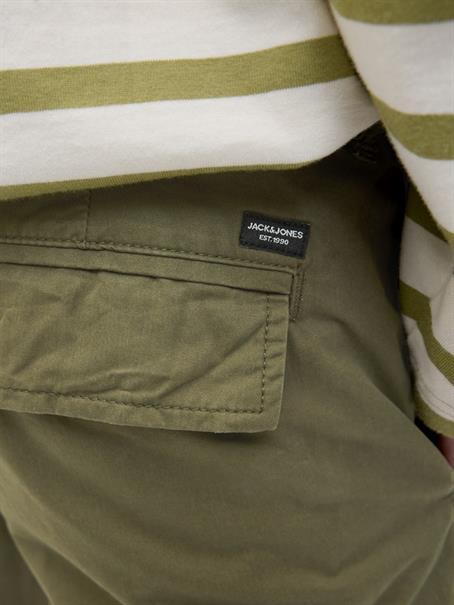 JWHZEUS CARGO SHORTS MID SN olive night