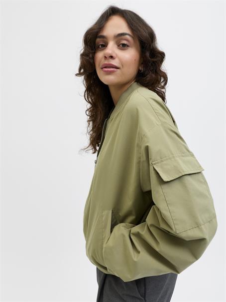 JXLEILA BOMBER JACKET OTW NOOS aloe
