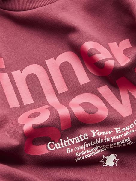 JXMIMI RLX LS PRINT CREW SWT cabernet