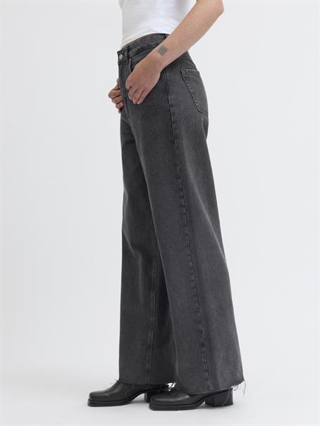 JXTOKYO WIDE RH HW JEANS R6054 DNM NOOS black denim