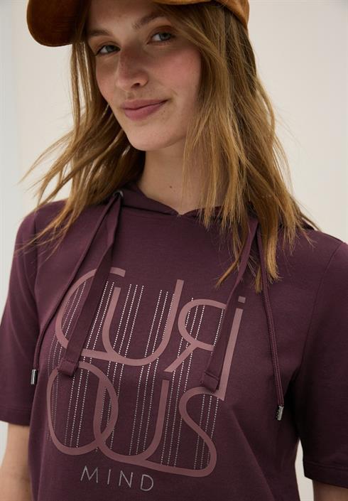kapuzenshirt-mit-wording-mulberry-red