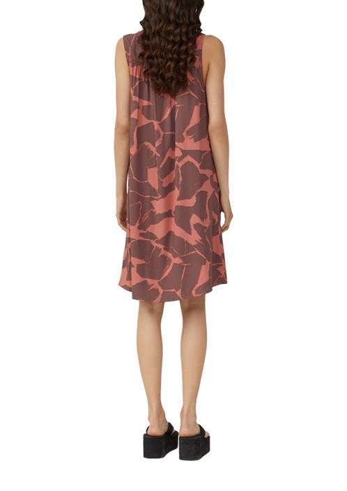 kleid-orange-rot