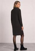 Knielanges Strickkleid mit Turtle Neck black coffee mel.