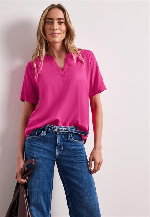 kurzarm-bluse-mit-split-neck-in-unifarbe-magenta-dream