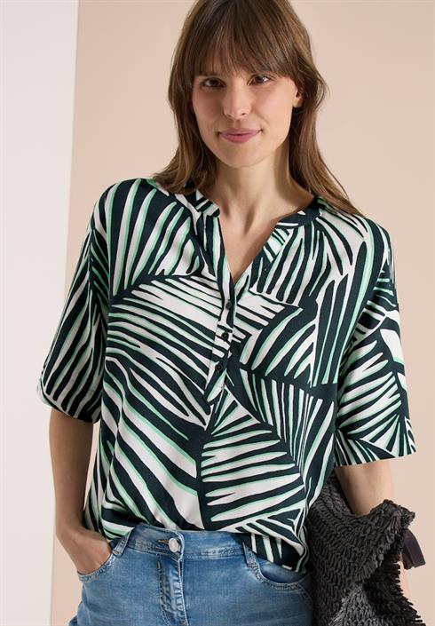 kurzarm-bluse-mit-split-neck-und-print-palm-breeze-green