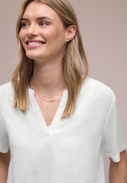 kurzarm-bluse-mit-turn-up-off-white
