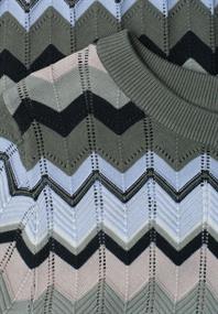 Kurzarm Pullover mit Zick-Zack-Muster deep bound green