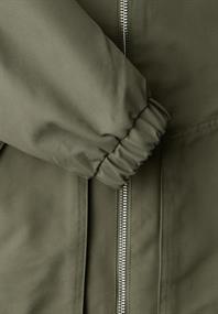 Kurze Jacke dark vetiver green