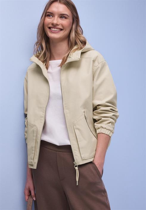 kurze-jacke-powder-beige