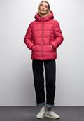 Kurze Steppjacke carpet red