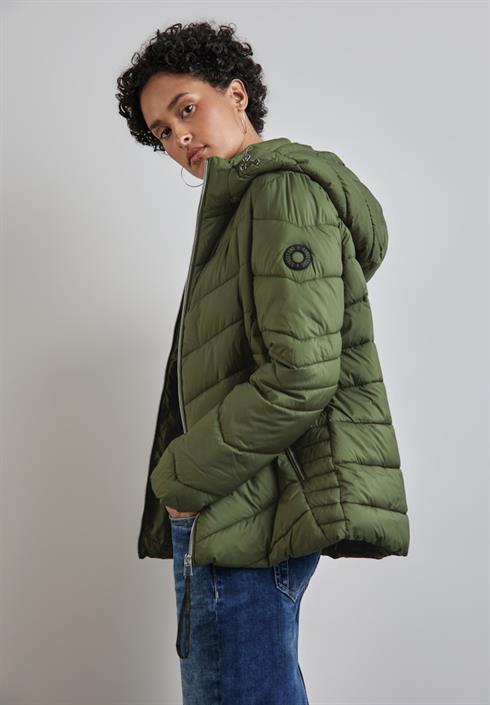 kurze-steppjacke-winter-moss-green