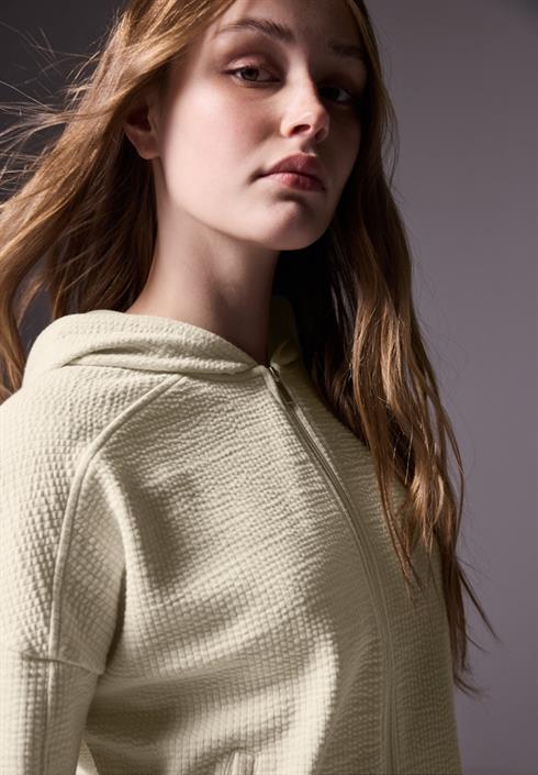 kurze-sweatjacke-almond-white