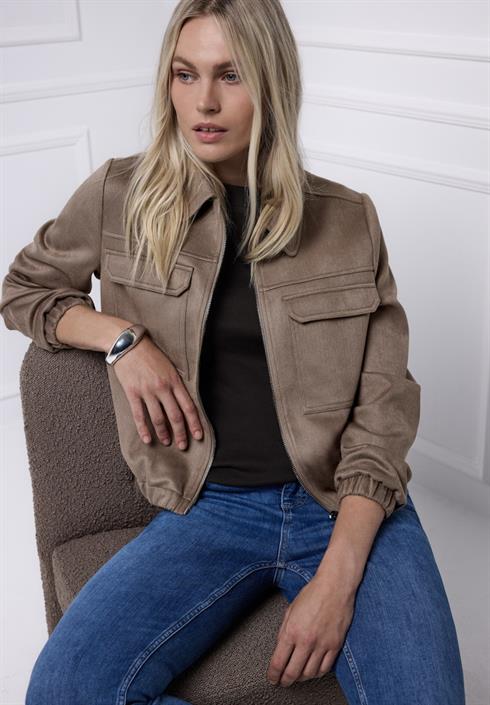 kurze-veloursjacke-light-terra-mocha