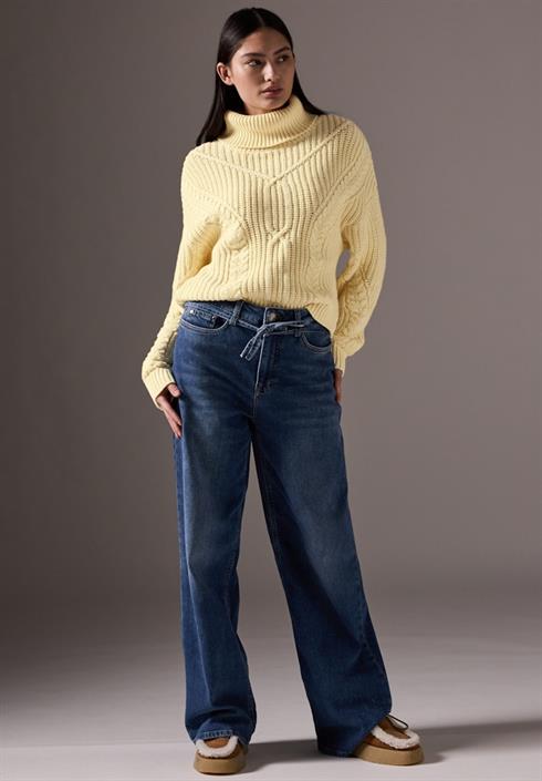 kurzer-strukturpullover-bond-yellow