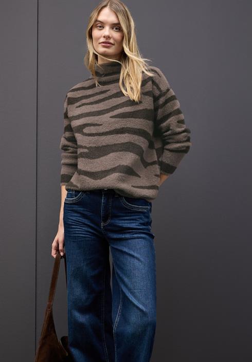 kuscheliger-jacquard-sweater-silk-brown