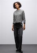 Kuscheliges Leo-Shirt black