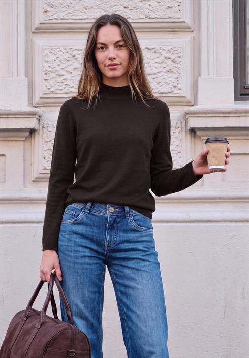 langarm-pullover-mit-turtle-neck-charred-brown