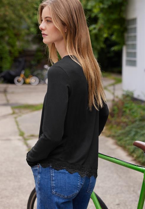 langarm-shirt-mit-diagonalem-saum-black
