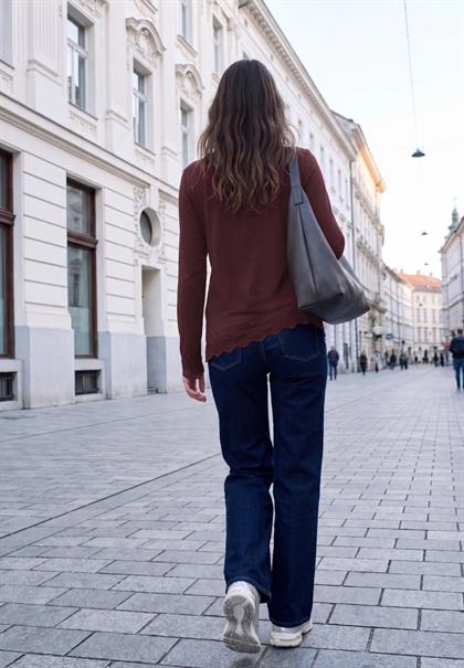 Langarm Shirt mit diagonalem Saum russet red