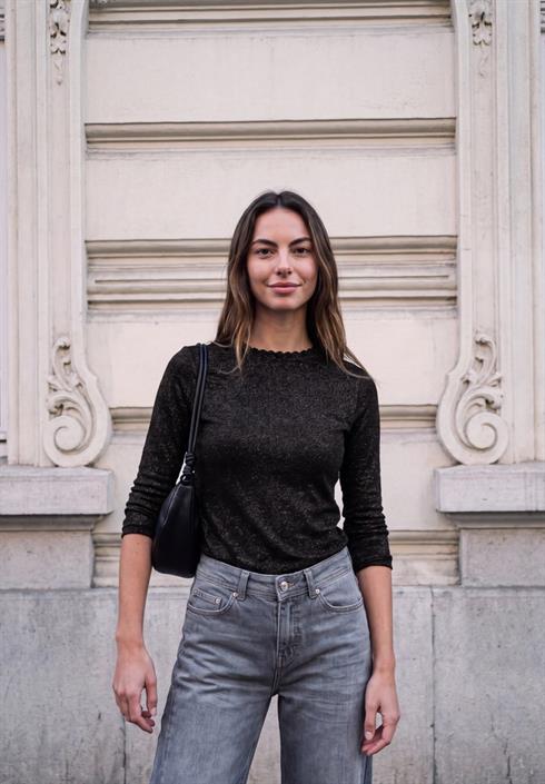 langarm-shirt-mit-rundhals-und-rüschen-black