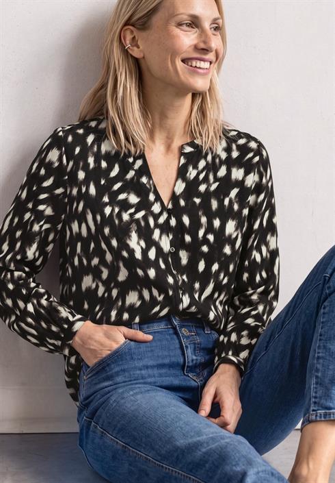 langarm-tunika-mit-split-neck-und-reh-print-black