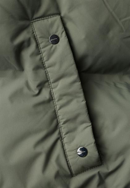 Lange Jacke mit Kapuze und Steppmuster somber green