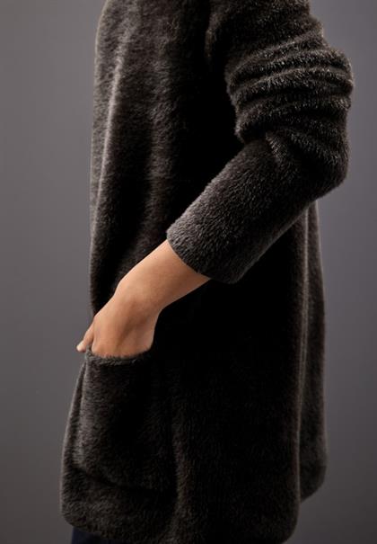 Langer Federgarn Cardigan darkest brown