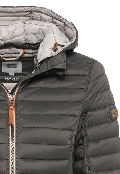 Leicht wattierte Steppjacke aus recyeltem Polyamid khaki