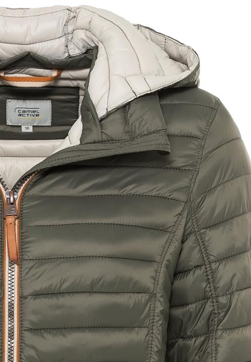 leicht-wattierte-steppjacke-aus-recyeltem-polyamid-khaki