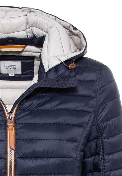 leicht-wattierte-steppjacke-aus-recyeltem-polyamid-navy