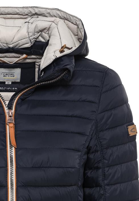 leicht-wattierte-steppjacke-aus-recyeltem-polyamid-navy