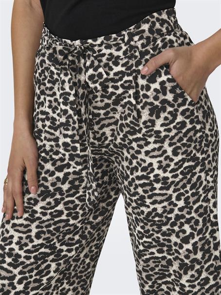 lockere Culotte pumice stone